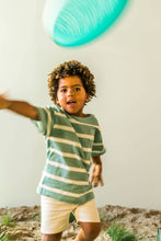 Load image into Gallery viewer, Quut Flying Disc and Sand Sifter. Beach Sand and Pool Toy.