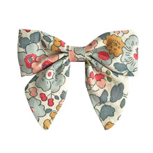 Load image into Gallery viewer, Medium Bow with Tails - Pigtails Set