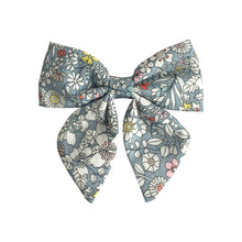 Load image into Gallery viewer, Medium Bow with Tails - Pigtails Set