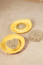 Load image into Gallery viewer, Quut Beach Set -  Mini Ballo, Cuppi and Magic Sand Shape
