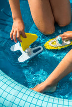 Load image into Gallery viewer, Quut Puzzle Friends - Fun in the Water
