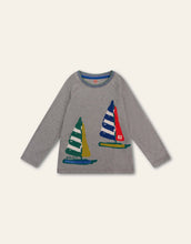 Load image into Gallery viewer, grey tee shirt with sailboats
